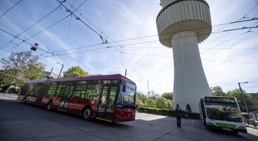A szegedi tömegközlekedés járművein sok utas szerint kibírhatatlan a hőség – a városnak már van terve arra, hogy megoldódjon a helyzet