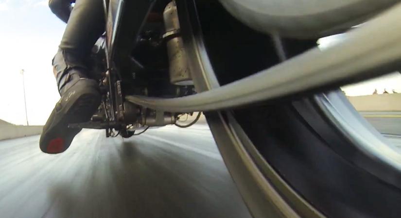 Ijesztő, hogyan mozog a lánc egy drag bike-on 300 km/óra fölött