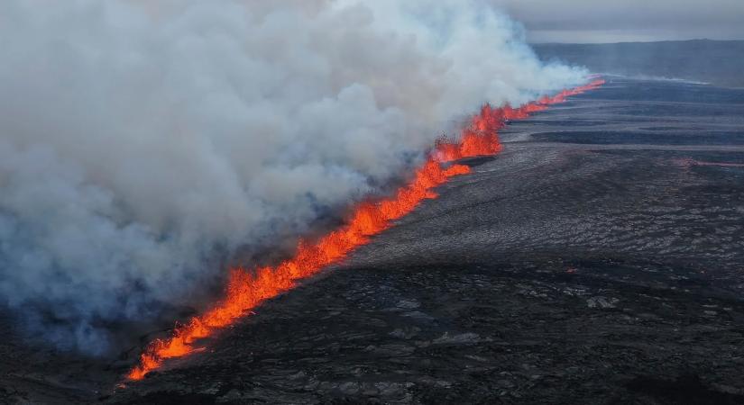 Drámai drónfelvételen az újabb izlandi vulkánkitörésről