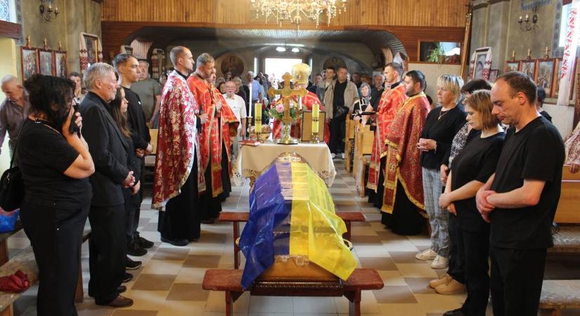 Végső búcsút vettek Andrij Lehkijtől Kárpátalján
