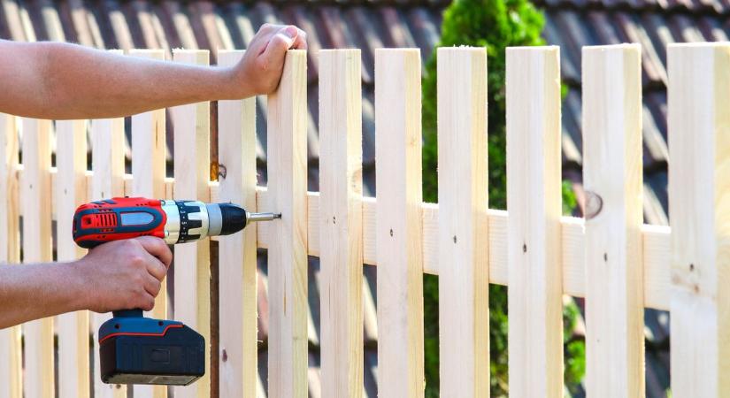 Ezek a kerítésépítés szabályai 2025-ben Bács-Kiskunban, mutatjuk, mit lehet és mit tilos