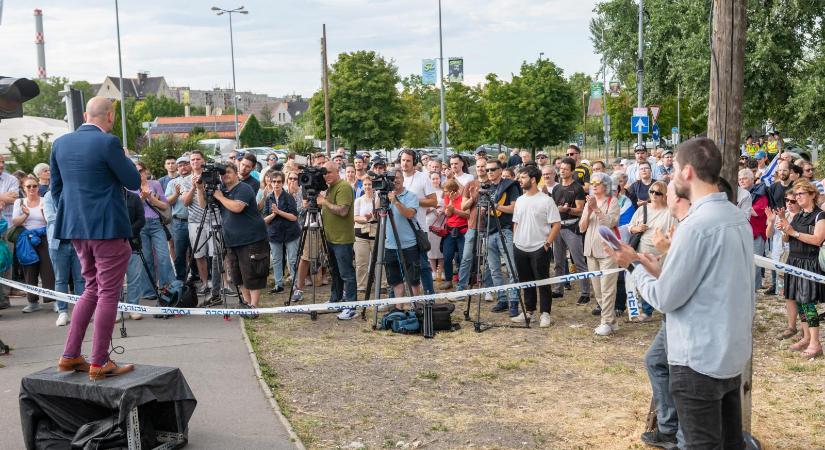 Petíció indult a Kneecap szigetes fellépése ellen, aláírta Gálvölgyi János, Majka és Presser Gábor is