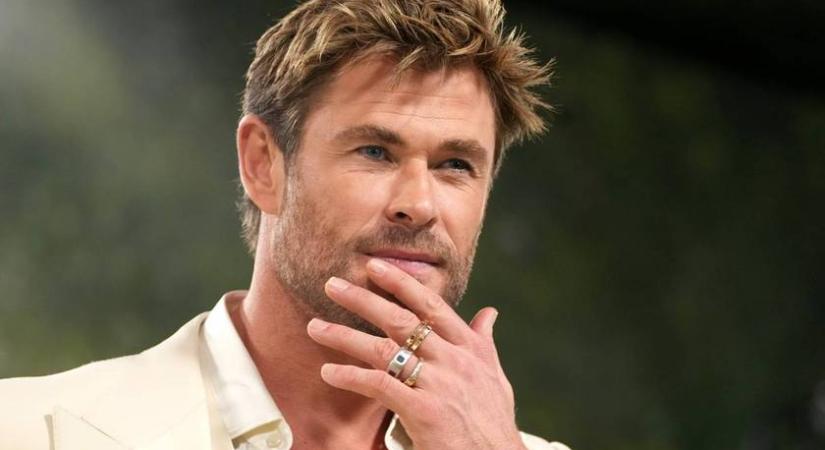 Chris Hemsworth ritkán látott ikerfiaival a vörös szőnyegen: Tristan és Sasha tiszta apjuk