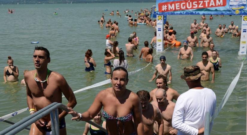 Nászok és ászok a Balaton-átúszáson