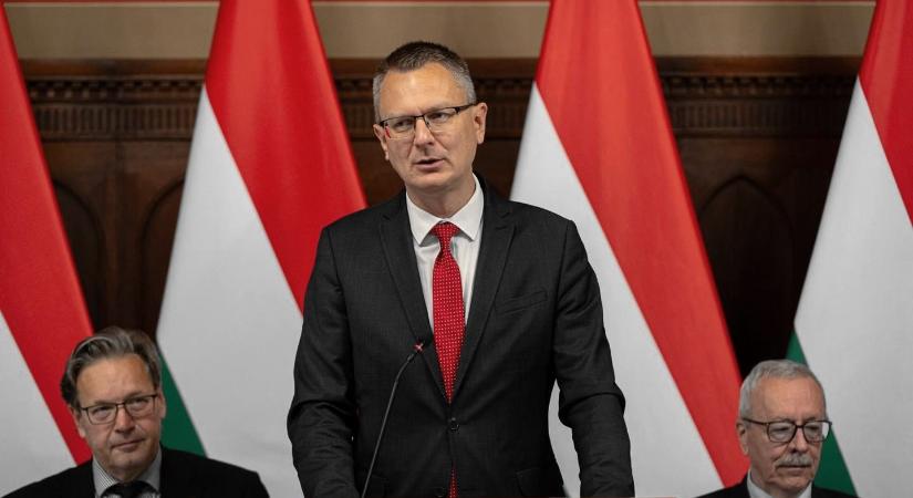 Rétvári Bence: A haza nem eladó!