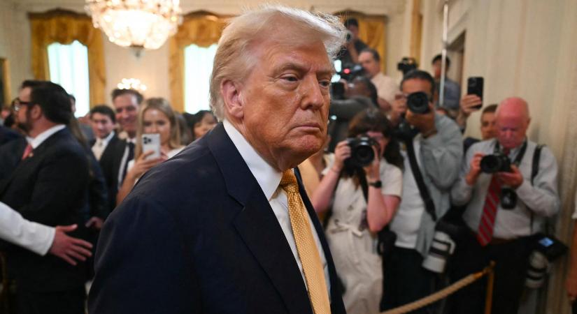 Donald Trump, a MAGA és egy meztelen nő