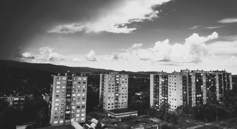 Őrült sofőr garázdálkodik Miskolcon?