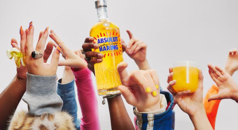 40 év után újra Keith Haring ikonikus dizájnja az Absolut Vodka palackján