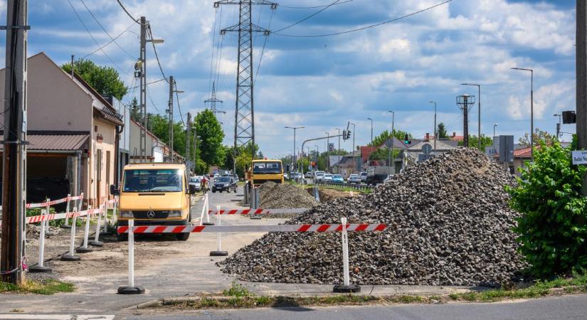 Jól halad a keleti városrész legforgalmasabb csomópontjának fejlesztése – fotókkal, videóval