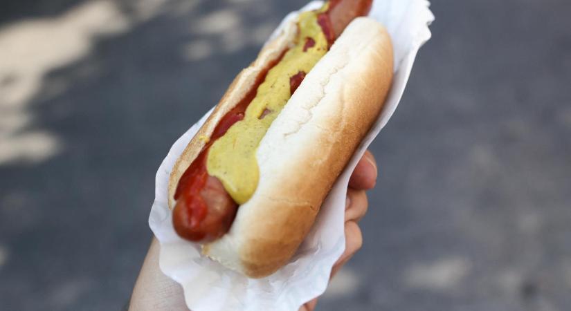 Hódít a magyar hot dog, csak 2025 első fél éve alatt húszmilliót adtak el belőle a régióban