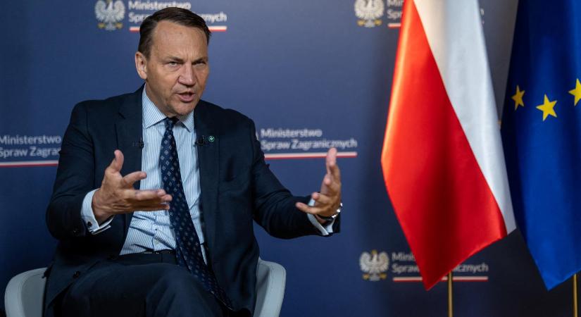 Élesen bírálta Orbánt a lengyel külügyminiszter