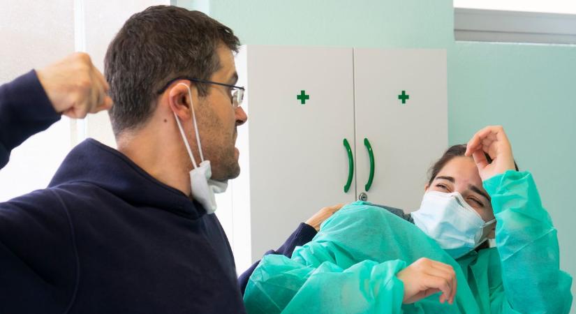 Elhagyta az országot a bántalmazott doktornő