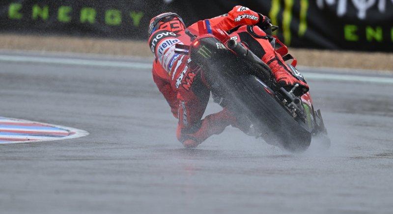 MotoGP: Marquez kezdett a legjobban az esős Brnóban, Bagnaia a Q1-ben