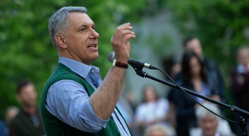 Ez már tényleg abszurd: Lázár Jánosnak elege lett, az asztalra csapott