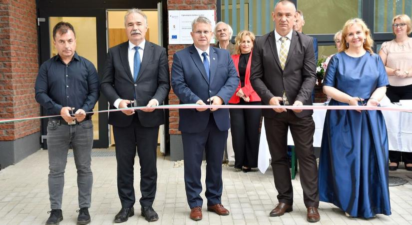 Biztonságot ad az Egészségház, felavatták Levél eddigi legnagyobb beruházását