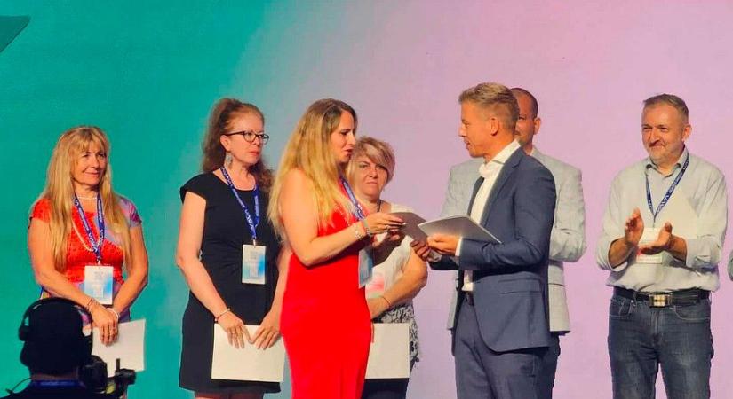 Össztűz alatt a TISZA Párt a pornós önkéntese miatt