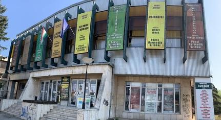 Többlettámogatással mentené meg a város a Harmadik Színházat