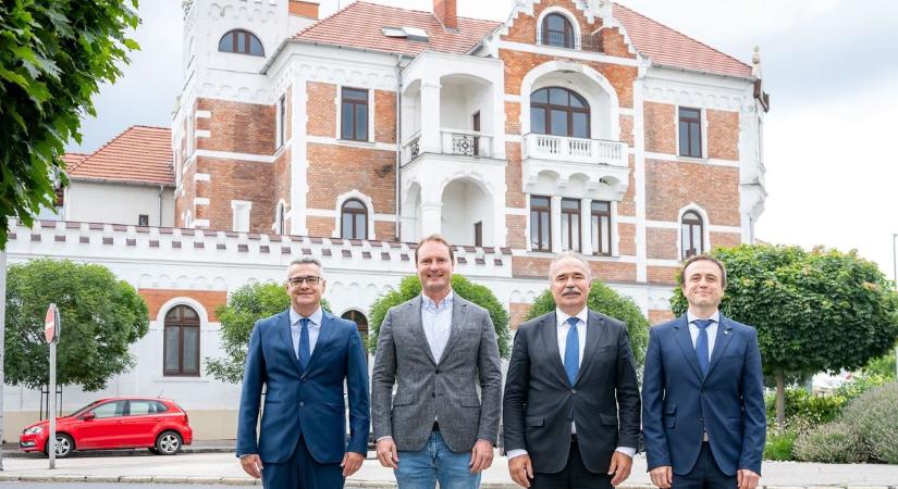 A Széchenyi Egyetemé lehet a postapalota és felújítják az M-Clubot is Mosonmagyaróváron