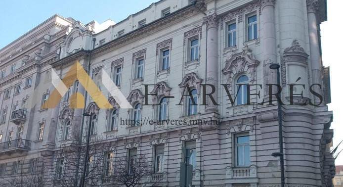 A kormányinfók korábbi helyszínével indulhat a belvárosi paloták eladása