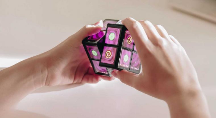 Jön a Rubik-kocka, amin mobiljátékokat lehet tolni
