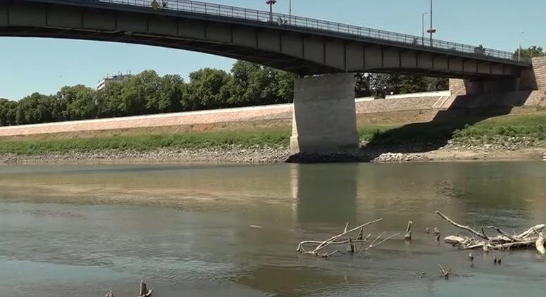 A valaha volt legkisebb vízszintet mérték a napokban a Tisza szolnoki szakaszán  videó