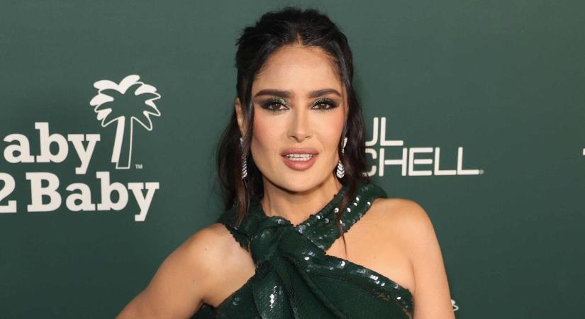„Sexico” – Salma Hayek tudja, hogy vonzza a mellére a tekinteteket
