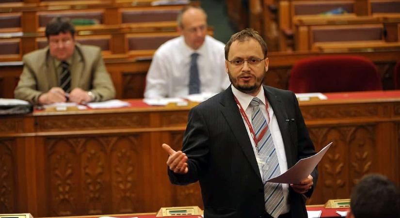 A Tisza Párt kongresszusán az első sorban ült a második Orbán-kormány egykori államtitkára