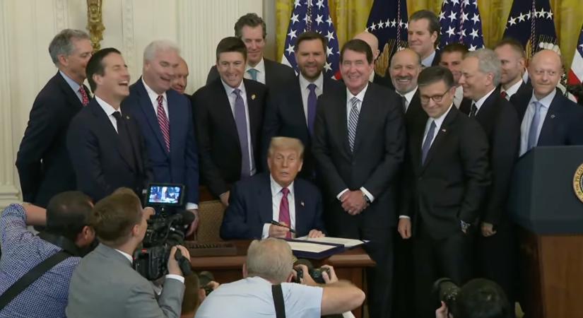 Donald Trump aláírta a GENIUS-törvényt – történelmi pillanat a kriptoipar számára