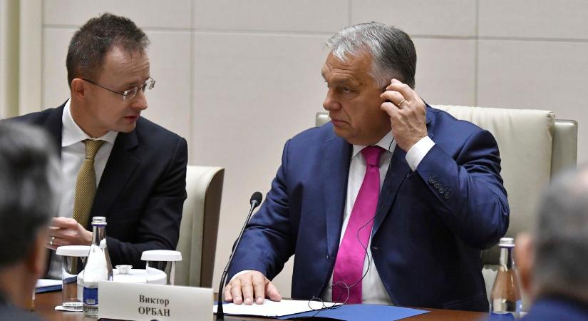 Bekapcsolva maradt Szijjártó Péter mikrofonja, döbbenetes ami kihallatszódott