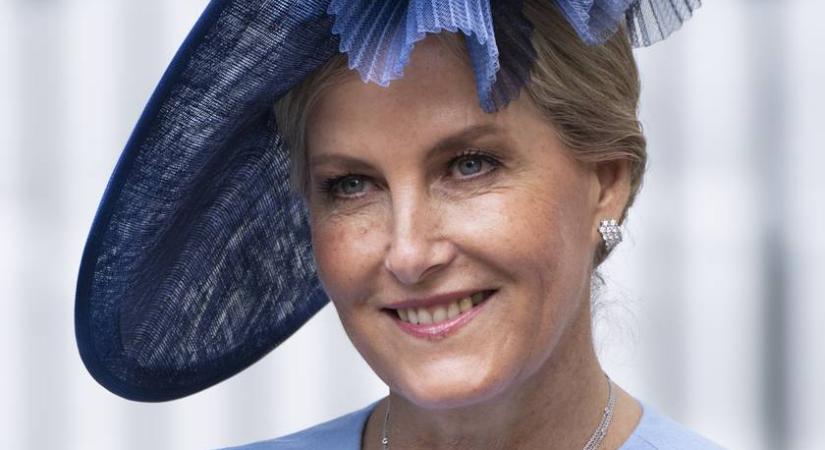 Katalin hercegné 60 éves barátnője stílusosabb, mint ő? Zsófia elegáns és nőies szettjei