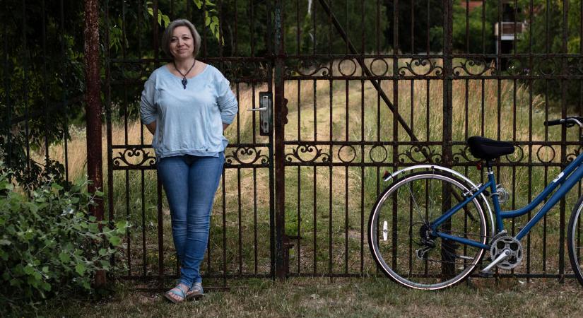 Ahol a gyász virágot hajt: Diána két súlyosan beteg gyerek édesanyjaként álmodta meg a gyógyító kertet