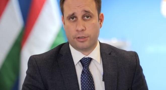 Dömötör Csaba a Vasárnapnak: hamarosan közzéteszik a Brüsszeltől megszerzett NGO-szerződéseket