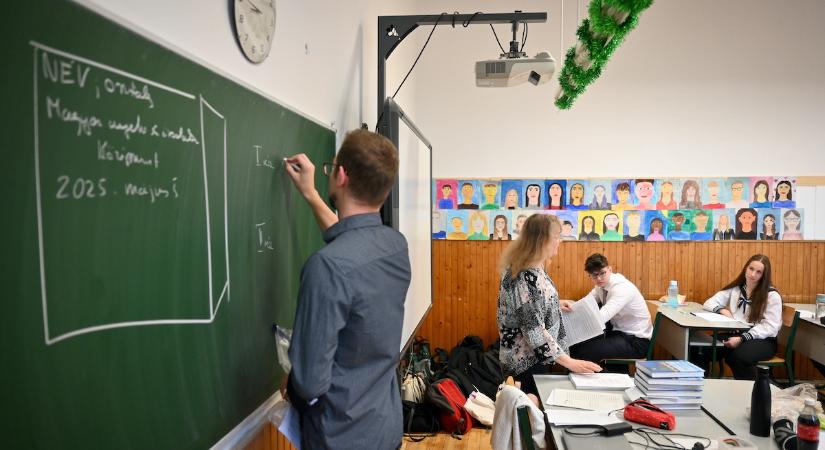 Történelmi adósságot törlesztett a kormány a tanárokkal szemben