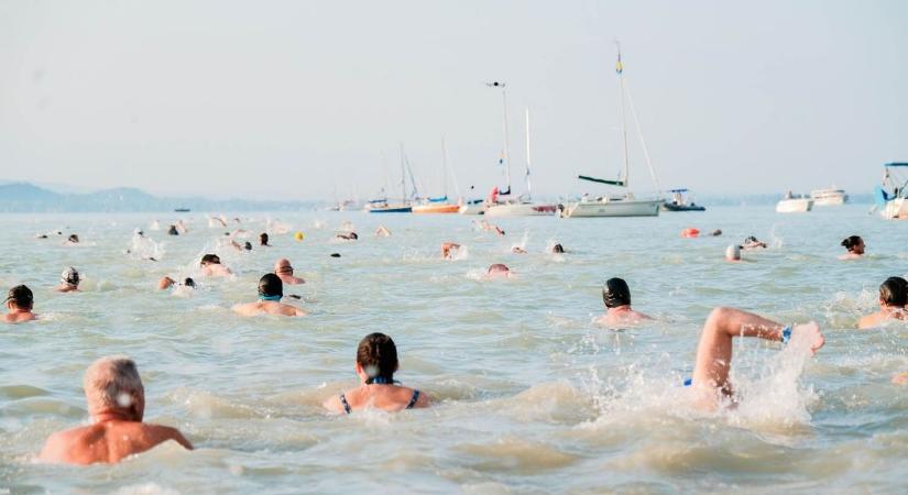 Óriási mezőnnyel érkezik az újabb Balaton-átúszás