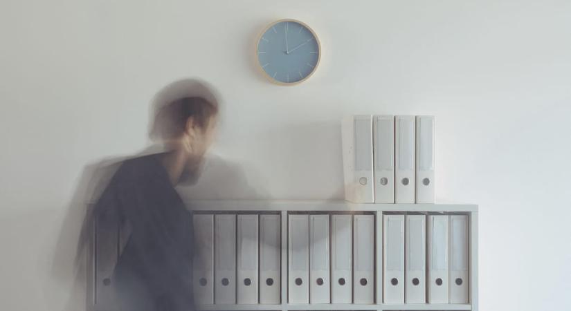 Szorongás, kirúgások, bűntudat – ilyen hatásai vannak a munkahelyen, amikor beüt a krach