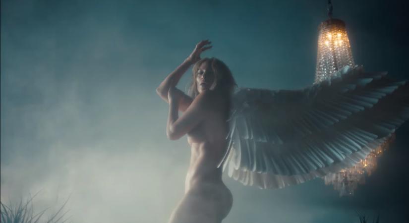 Lehet, hogy Jennifer Lopez új klipje tele van szimbólumokkal, de az sokkal feltűnőbb, hogy tök pucér benne