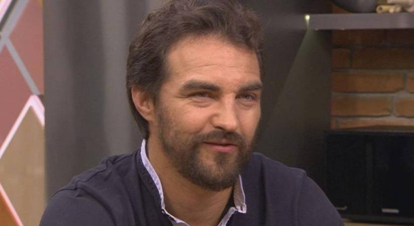 Ő Dolhai Attila csinos felesége 25 éve: Viki miniruhában extra csinos