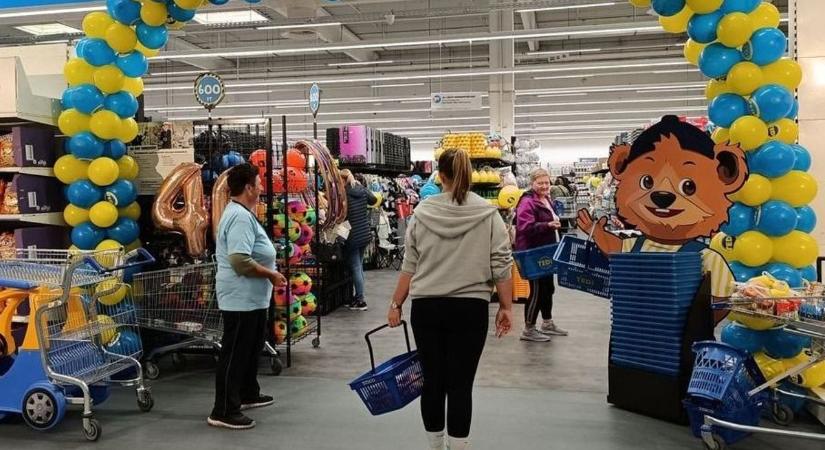 Ez vár Komáromra: mutatjuk, milyen az ország legújabb külföldi boltja
