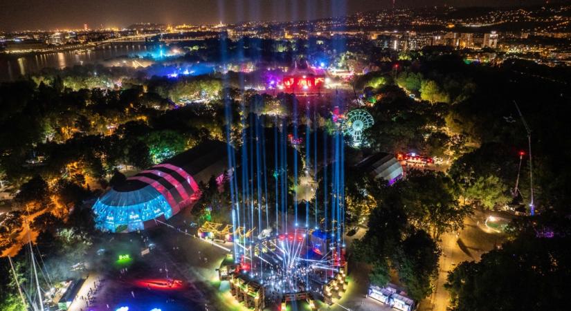 Éjszaka is szeretni fogjuk a Szigetet
