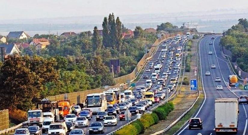 Gigadugó az M7-esen, baleset történt a megyei szakaszon