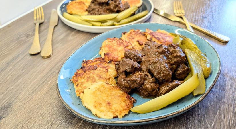 Így készül a híres vasi dödölle: nincs ennél jobb a vörösboros vadpörkölt mellé