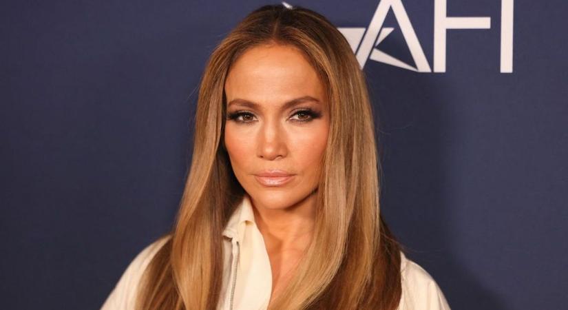 Jennifer Lopez vasi forrásvizet kortyol, vakteszten választották ki a frissítőt