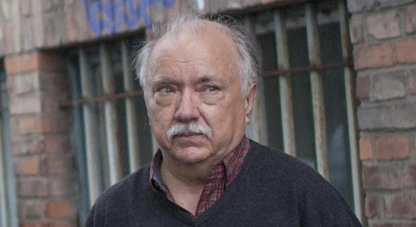 Intenzívre került Farkasházy Tivadar, mentővel vitték kórházba a 79 éves humoristát