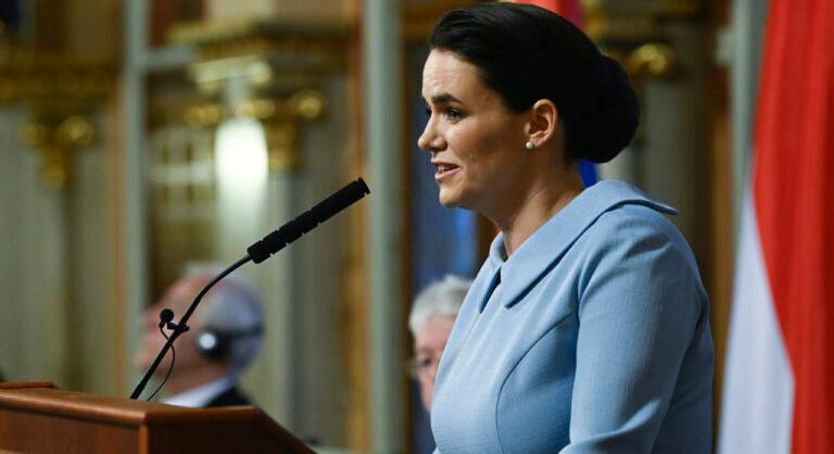 Novák Katalin 32,5 millió forintból öltözködött államfőként, a ruhákat pedig lemondása után is megtartotta