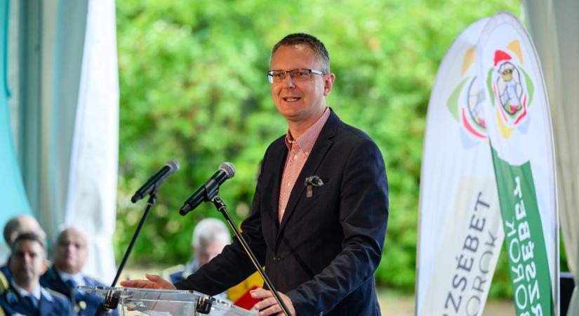 Rétvári Bence az EgészségAblak alkalmazás előnyeire hívta fel a figyelmet