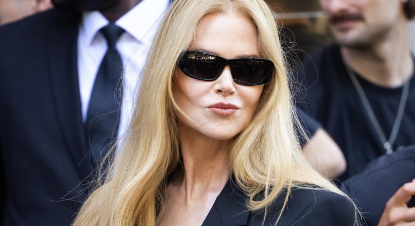 Az 58 éves Nicole Kidman mindent megmutat: merészen villantja meg legendás lábait a Balenciaga kampányában