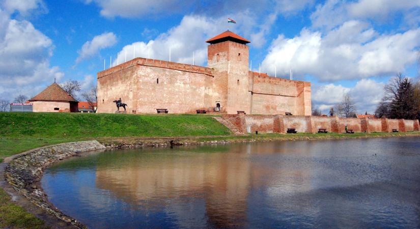 A Tisza belső mérése szerint fej fej mellett állnak a Fidesszel az eddig erősen kormánypárti gyulai körzetben