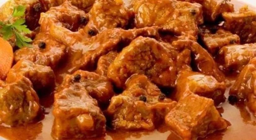 Ingyen pörköltöt osztanak a városlakóknak