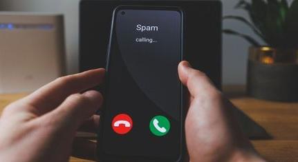 Egyre kifinomultabb trükkökkel próbálják átverni a mobilszolgáltatók ügyfeleit