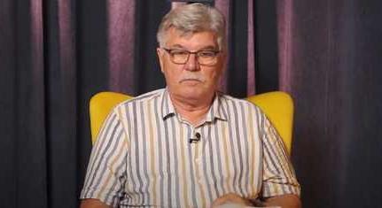 Látványos szakítás: interjú közben tépte szét Fidesz-tagkönyvét a volt diplomata
